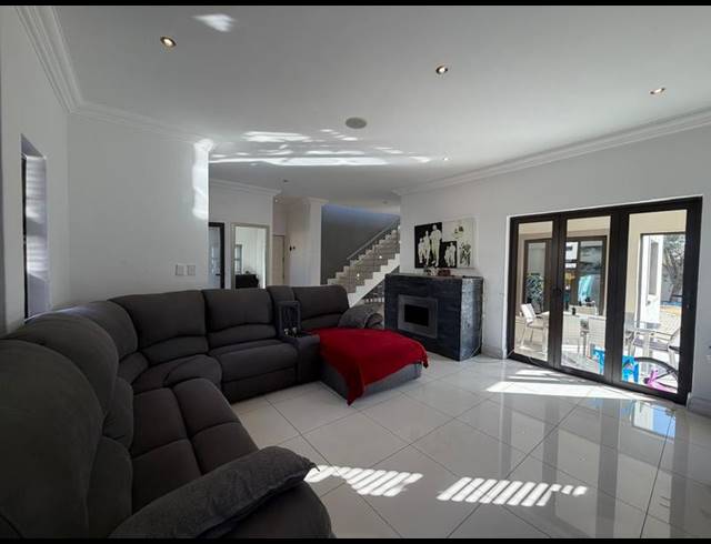 3 BEDROOM HOUSE FOR SALE IN BLUE VALLEY GOLF ESTATE